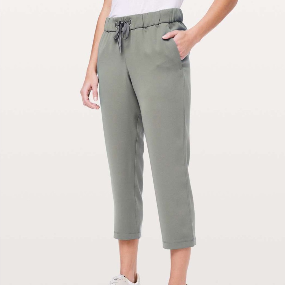 LULULEMON | On The Fly Crop *Woven 23"